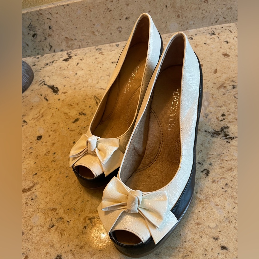 CLASSIC BLACK AND WHITE ESPADRILLE IS ALWAYS A SURE WINNER